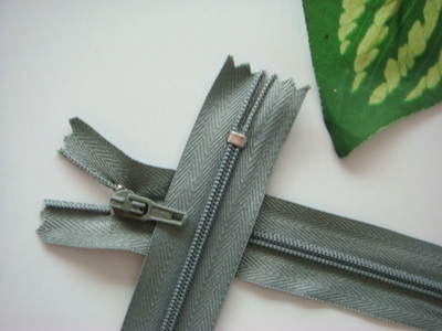 【中國(guó)拉鏈?zhǔn)笾放?重慶穿心拉鎖 產(chǎn)品暢銷海內(nèi)外】?jī)r(jià)格,廠家,圖片,拉鏈,三力(福建)拉鏈-